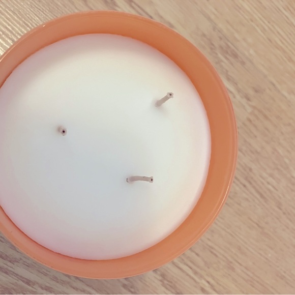 SOLD - White Barn/Bath and Body Works Peach Bellini Scented Candle - Picture 4 of 6